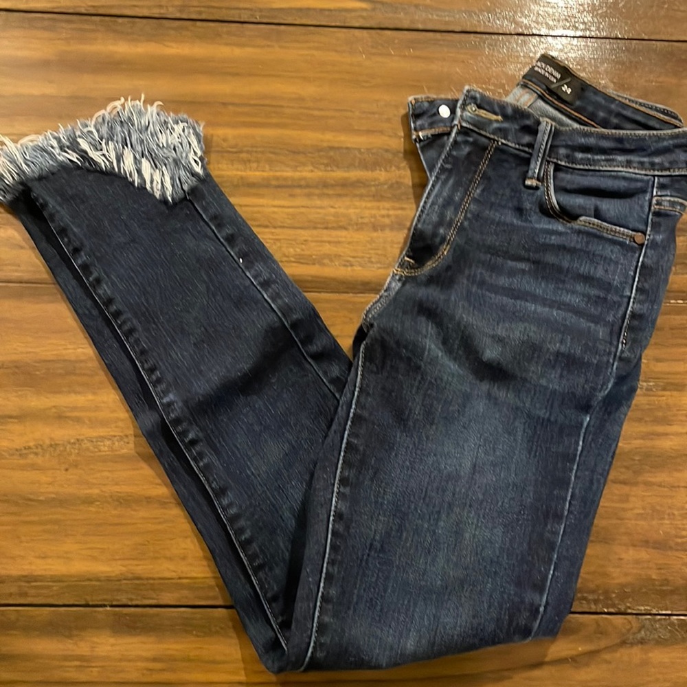 Just Black High Waisted Skinny Jeans. Size 24. Frayed at ankle. Great condition.